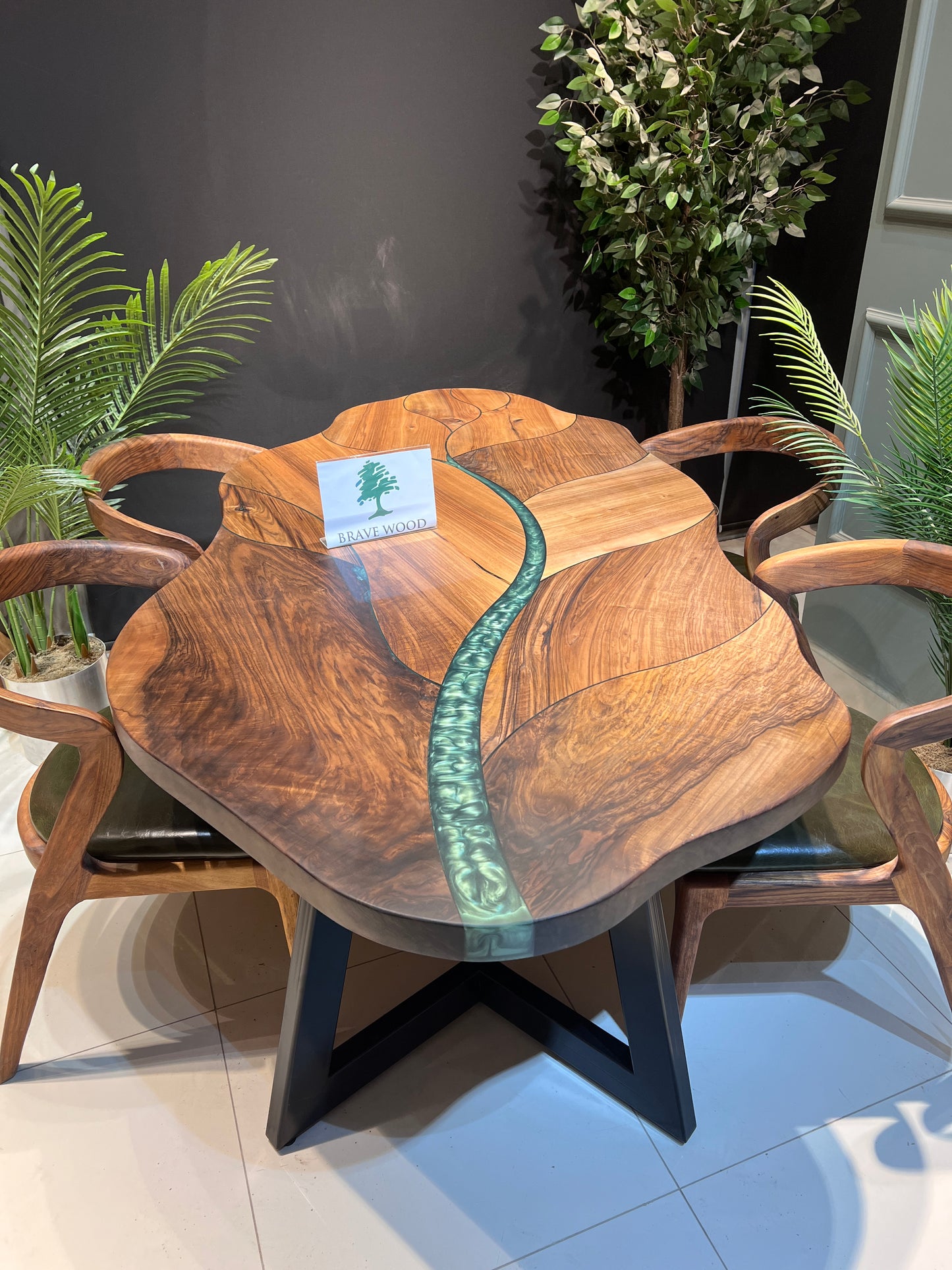 Leaf table made of walnut tree, Dining room table, Custom live edge dining table, Walnut table, Log table, Black walnut dining table,